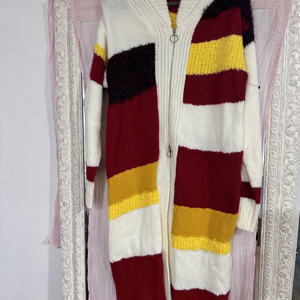 Hera Collection Cream and Red Knit Cardigan - Picture 3 of 7